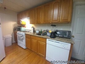 43 Bay State Rd in Boston, MA - Building Photo