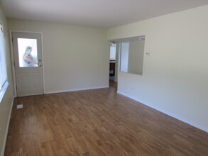 3250 Uplands Dr in Nanaimo, BC - Building Photo - Building Photo