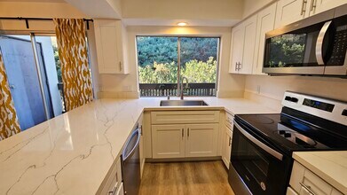 7964 Mission Center Ct, Unit A in San Diego, CA - Building Photo - Building Photo