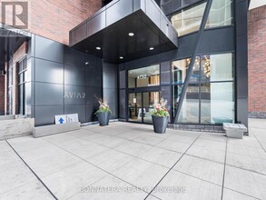 4130-4130 Parkside Village Dr in Mississauga, ON - Building Photo - Building Photo