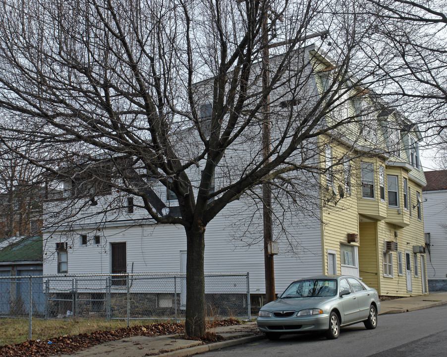 204 1/2-208 1/2 7th St in Altoona, PA - Building Photo