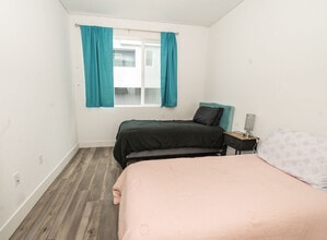 9877 MacArthur Blvd in Oakland, CA - Building Photo - Building Photo