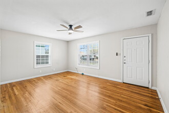 2715 36th St in Lubbock, TX - Foto de edificio - Building Photo