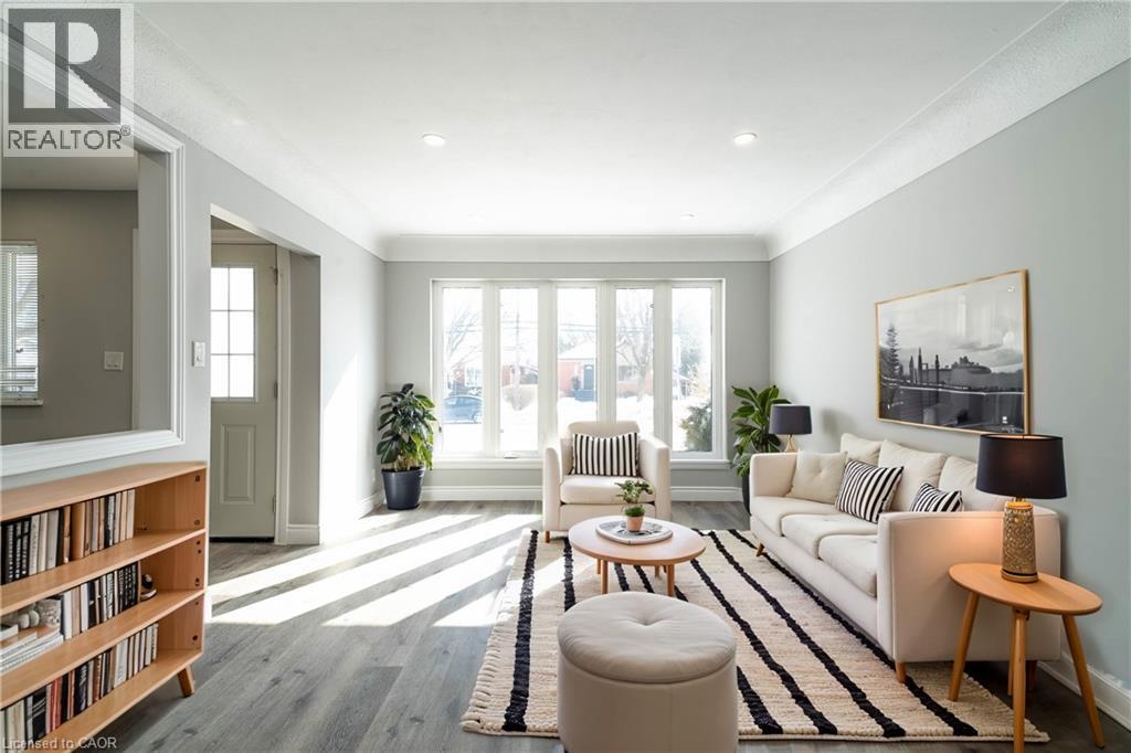 196 Upper Paradise Rd in Hamilton, ON - Building Photo
