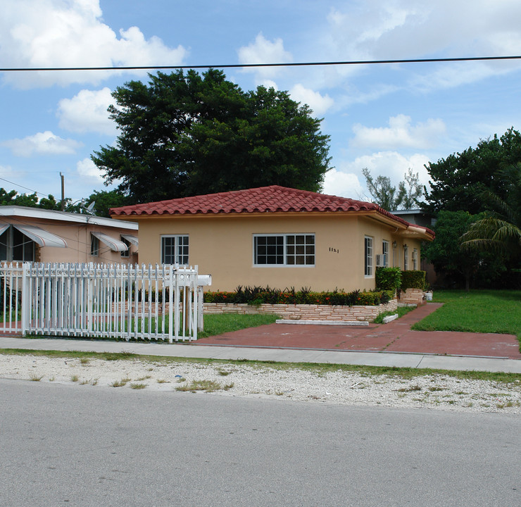 1121-1129 NE 111th St in Miami, FL - Building Photo