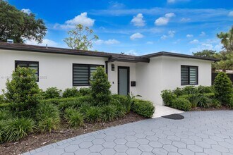 5641 SW 67th Ave in South Miami, FL - Building Photo - Building Photo