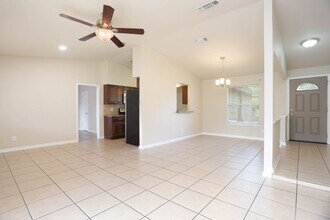 8226 Creekline Dr in Converse, TX - Building Photo - Building Photo