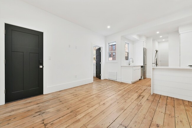 31 Pleasant St, Unit 1 in Boston, MA - Building Photo - Building Photo