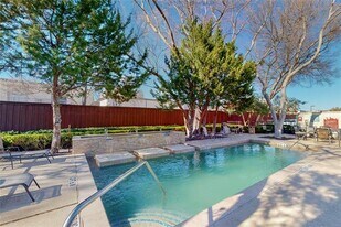 4605 Cedar Springs Rd in Dallas, TX - Building Photo