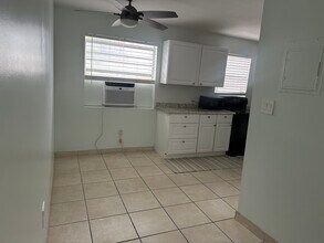 1026 White St, Unit #4 in Key West, FL - Foto de edificio - Building Photo