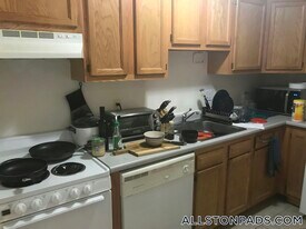 34 Gardner St, Unit 4 in Boston, MA - Building Photo