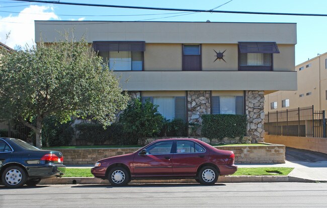 120 Chester Ave in Pasadena, CA - Building Photo - Building Photo