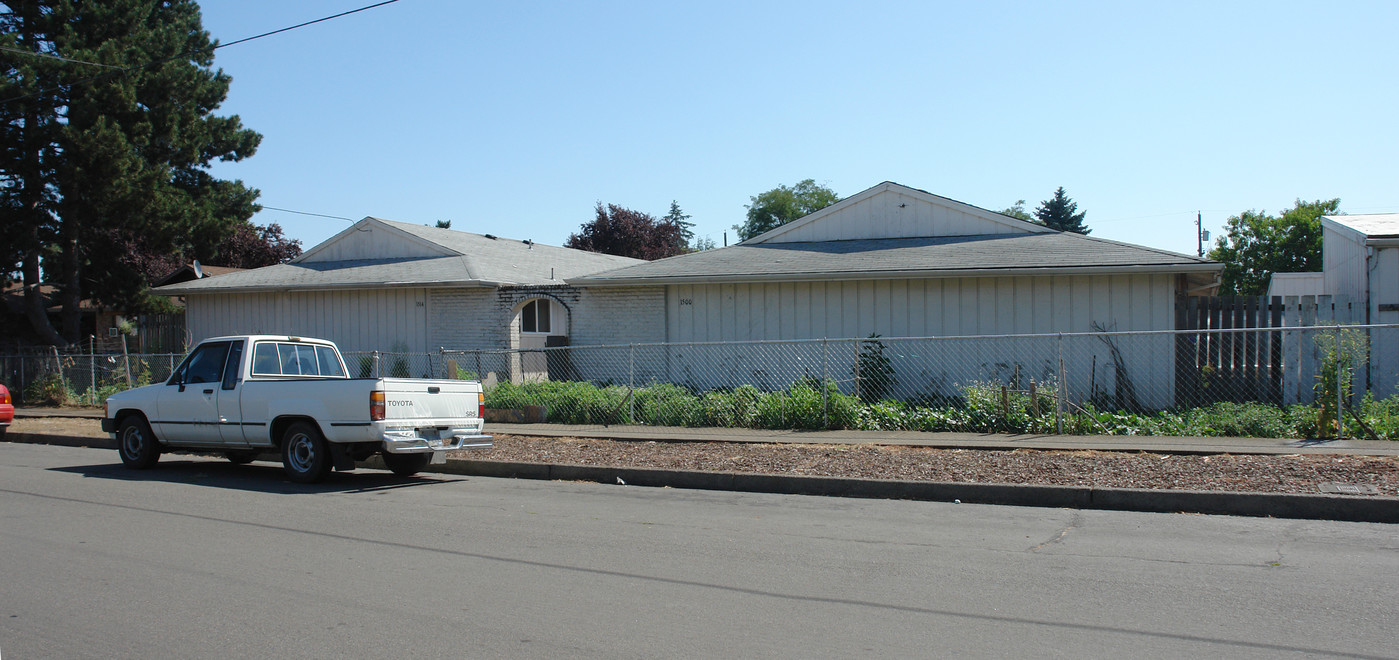 1500 NE 72nd Ave in Portland, OR - Building Photo