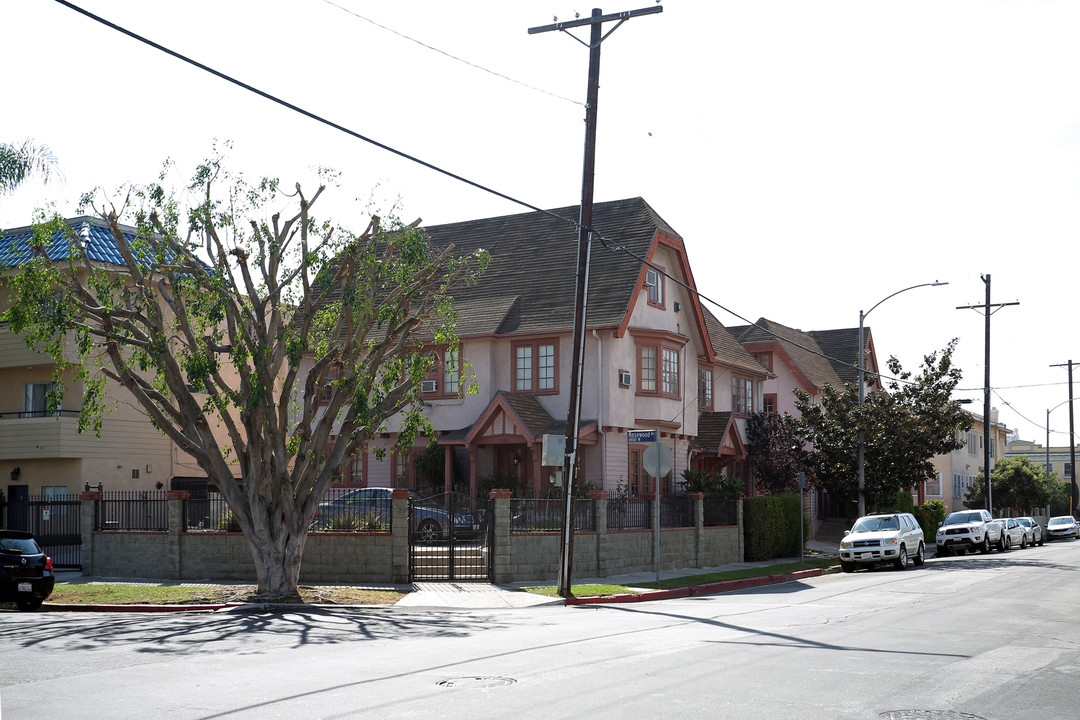 4858 Rosewood Ave in Los Angeles, CA - Building Photo