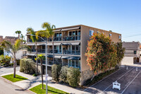 Naples Plaza in Long Beach, CA - Foto de edificio - Building Photo