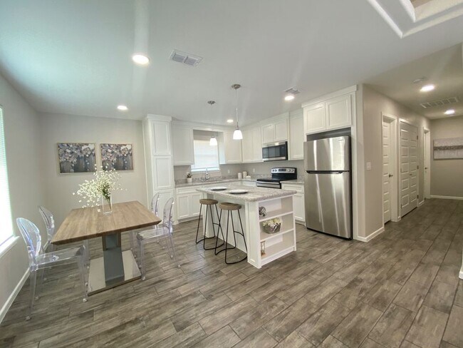 3814 Bella Costa Dr in Weslaco, TX - Building Photo - Building Photo