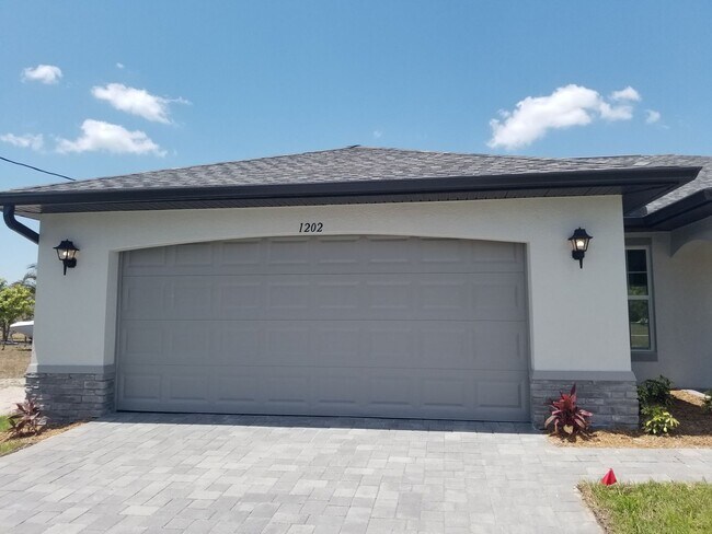 1202 NW 22nd Ave in Cape Coral, FL - Building Photo - Building Photo