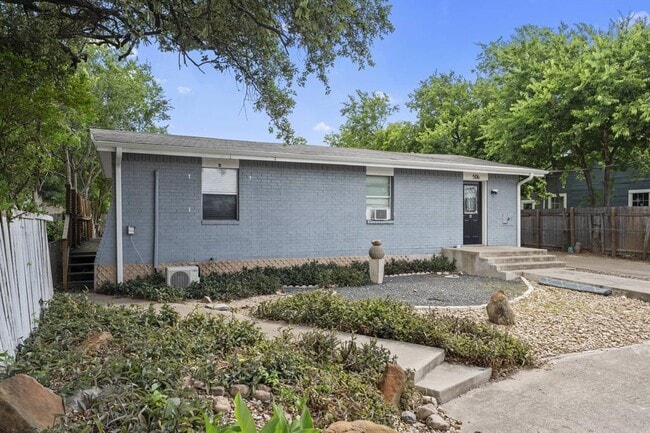 property at 506 W Grady Dr