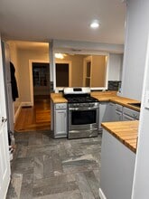 1122 Pawtucket Ave in East Providence, RI - Foto de edificio - Building Photo