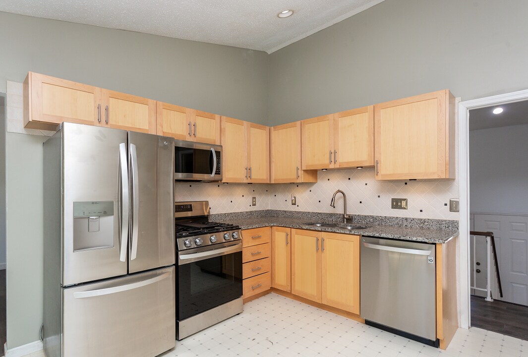 743 Eaglebrooke Dr in Ballwin, MO - Building Photo