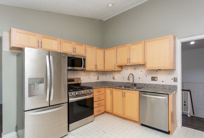 property at 743 Eaglebrooke Dr