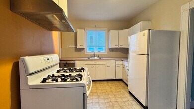 60 Park St, Unit 2 in Somerville, MA - Foto de edificio - Building Photo