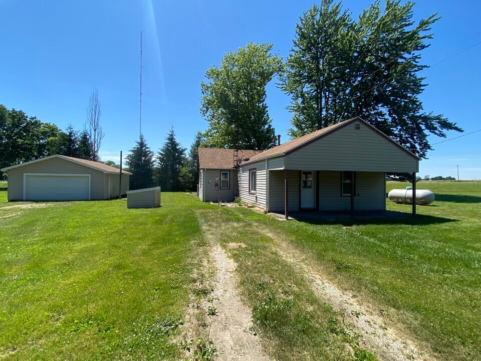 19418 Newtown Rd in Oakwood, IL - Building Photo
