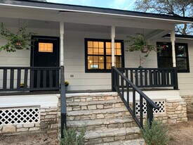 17510 Lake Shore Dr in Dripping Springs, TX - Building Photo