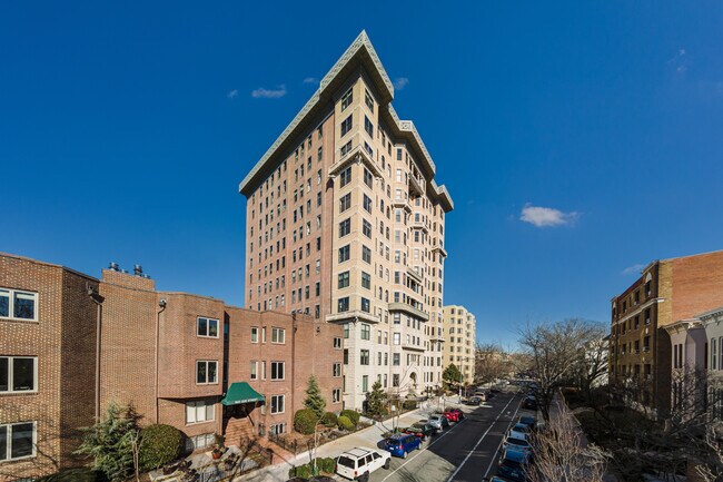 The Cairo Condominiums in Washington, DC - Foto de edificio - Building Photo