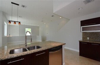 783 NE 4th Ave in Fort Lauderdale, FL - Building Photo - Building Photo