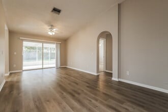 13409 Prestwick Dr in Riverview, FL - Building Photo - Building Photo