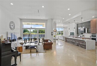 2569 Eagle Run Ln in Weston, FL - Building Photo - Building Photo