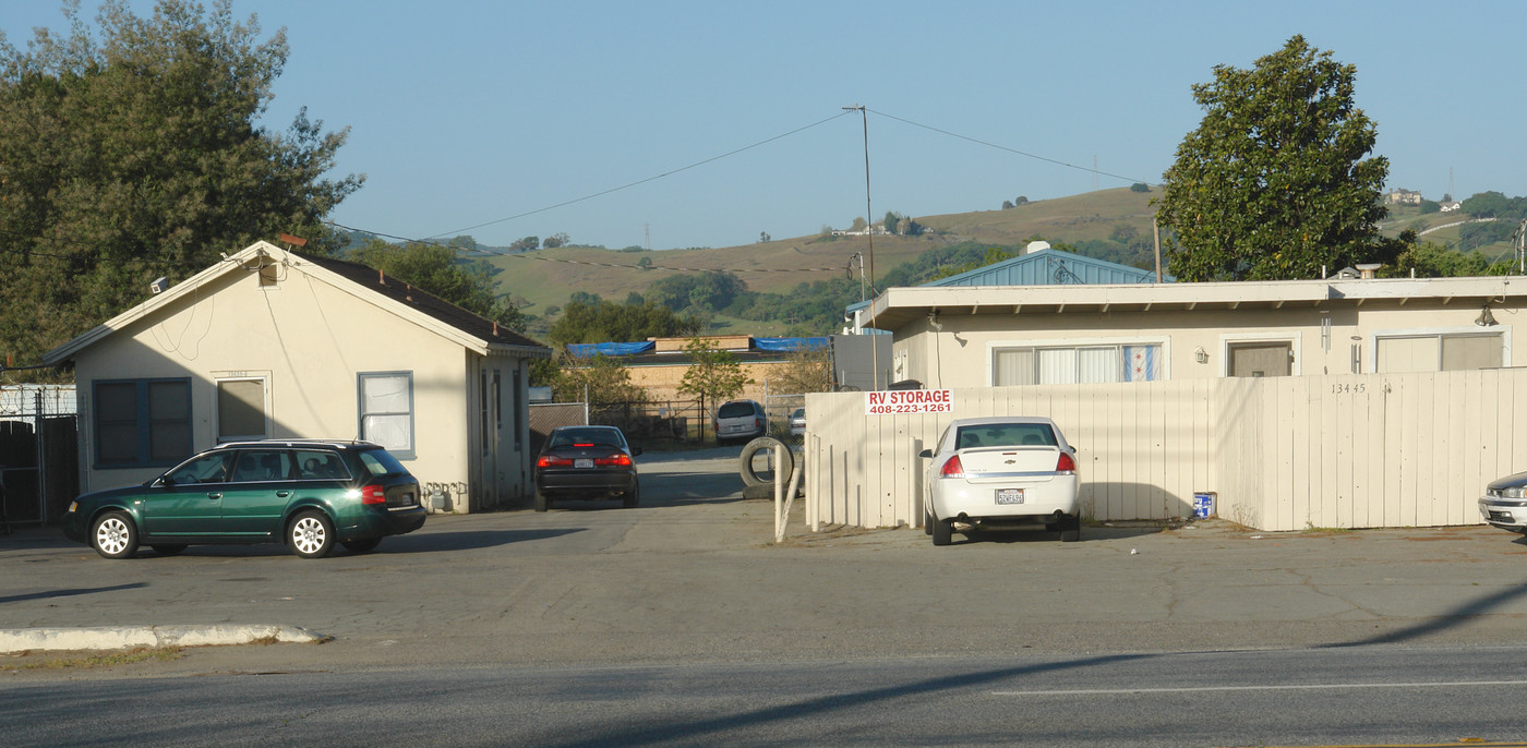 13445 Monterey Rd in San Martin, CA - Building Photo