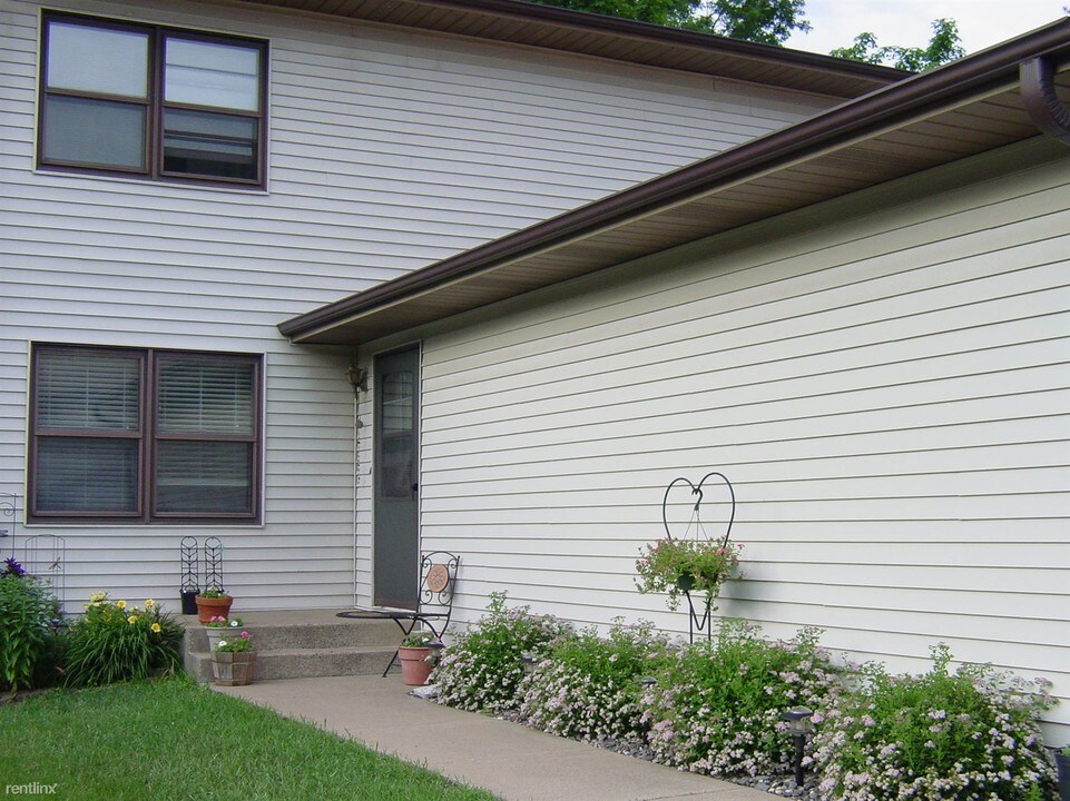 606 4th St N in Hudson, WI - Building Photo
