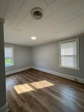 5538 Montgomery Rd, Unit 2 in Cincinnati, OH - Building Photo - Building Photo