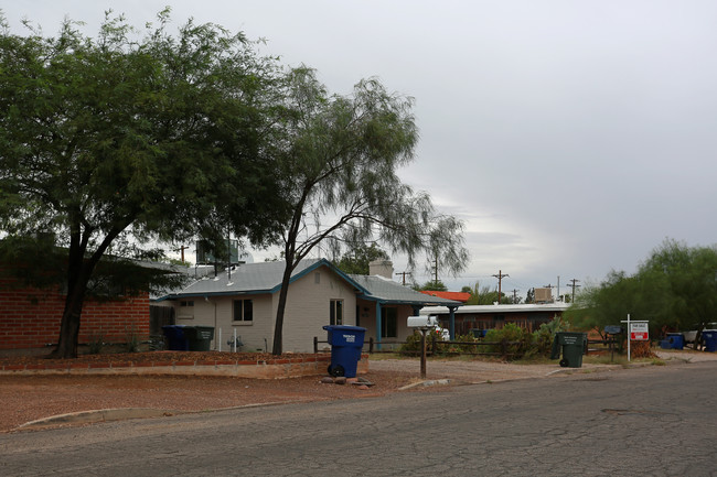 4744 E Baker St in Tucson, AZ - Foto de edificio - Building Photo