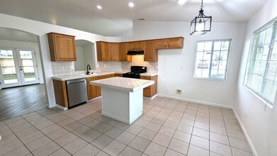 449 S Greenwood St in Porterville, CA - Building Photo - Building Photo