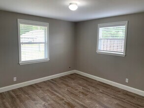 354 Lincoln Ave, Unit B in Valparaiso, FL - Foto de edificio - Building Photo