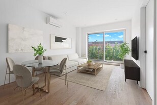 479 Monroe St, Unit 3F in Brooklyn, NY - Building Photo