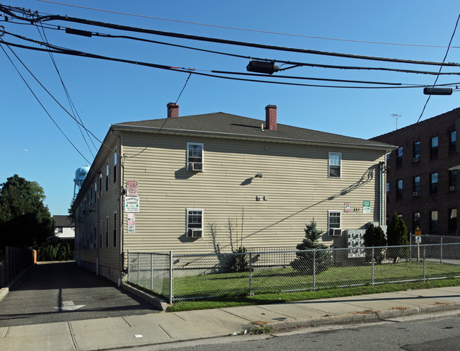 Parkville Gardens in Hempstead, NY - Foto de edificio - Building Photo