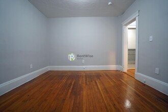 11 Royce Rd in Boston, MA - Foto de edificio - Building Photo