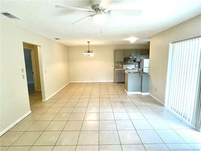 402 S 14th St in Fort Pierce, FL - Building Photo - Building Photo