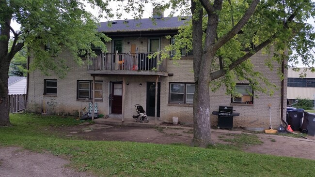 926 Blackstone Ave, Unit #3 in Waukesha, WI - Building Photo - Building Photo