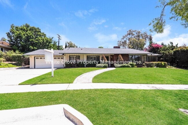 property at 1400 Hollydale Dr