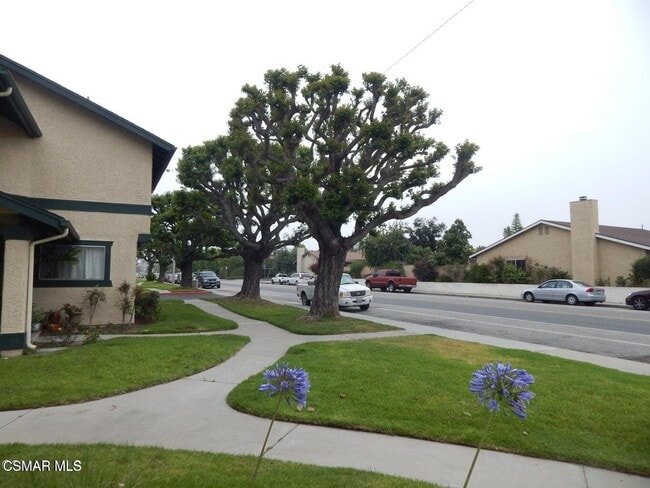 5261 Perkins Rd in Oxnard, CA - Foto de edificio - Building Photo