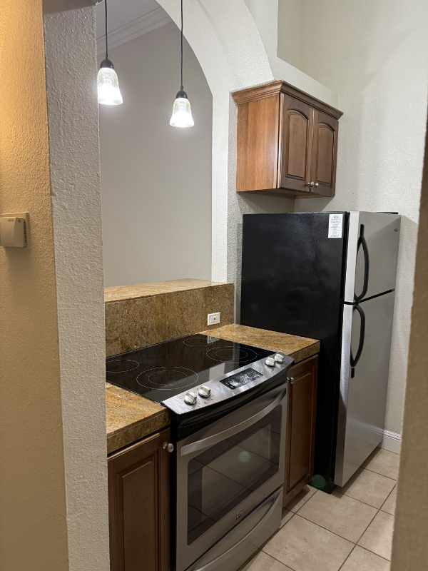 370 N Civic Dr in Walnut Creek, CA - Building Photo - Building Photo