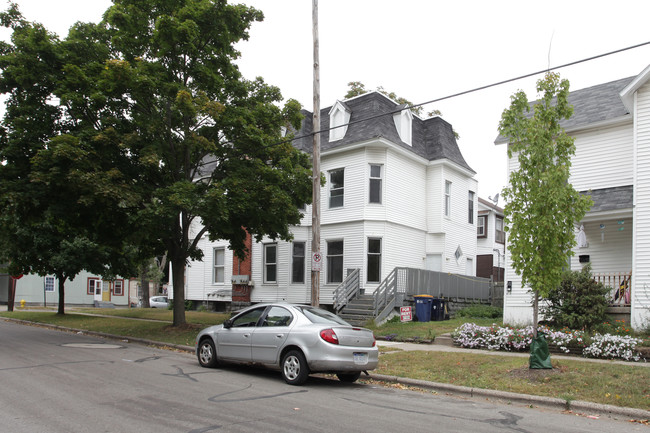 50 Watson St in Grand Rapids, MI - Foto de edificio - Building Photo