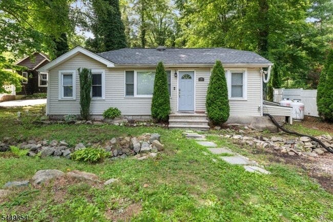 property at 35 Bayonne Dr
