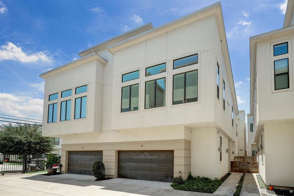 82 N Hutcheson St in Houston, TX - Building Photo