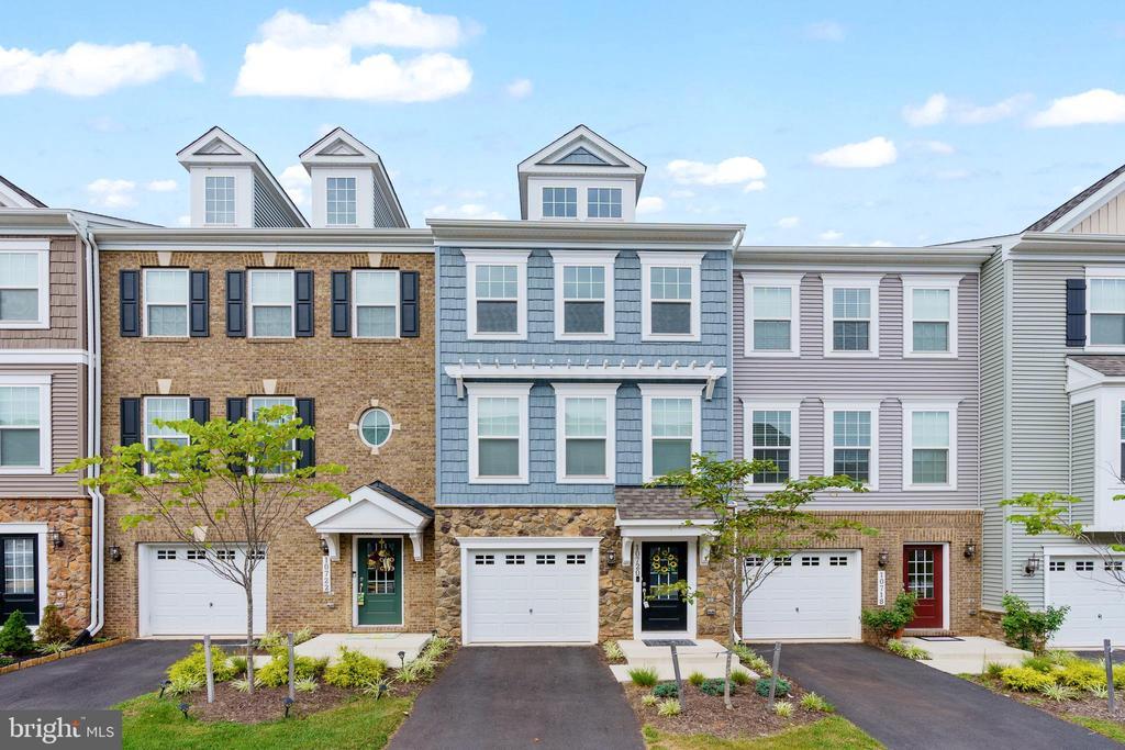 10720 Shadewell Spg Wy in Manassas, VA - Building Photo